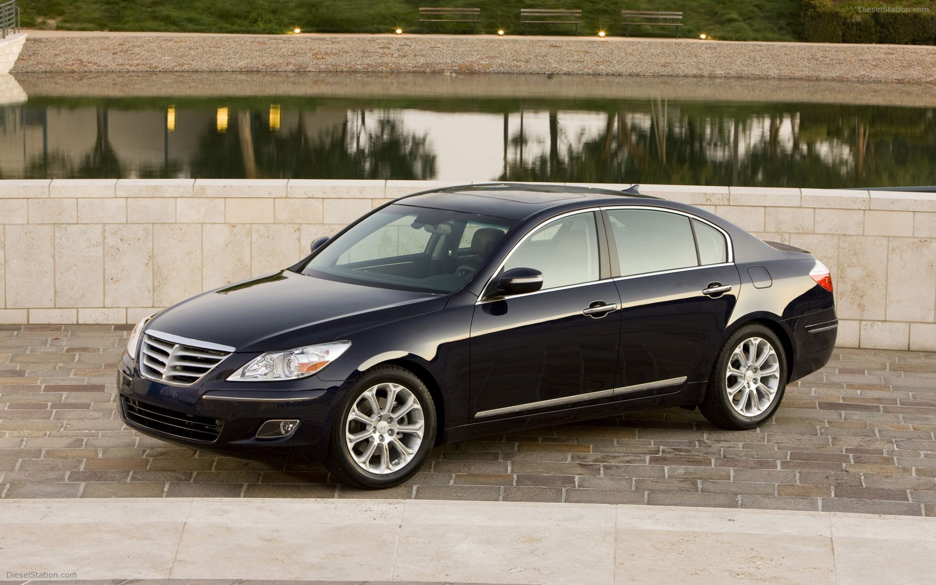 Hyundai Genesis Sedan Pictures