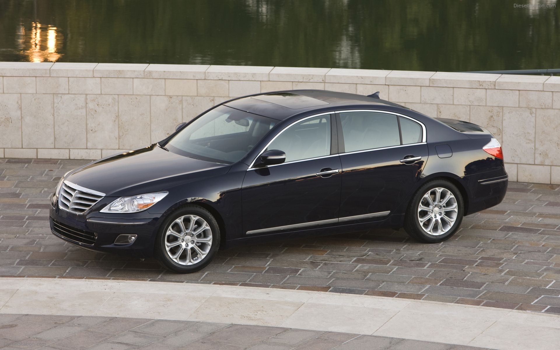 Hyundai Genesis Sedan Pictures