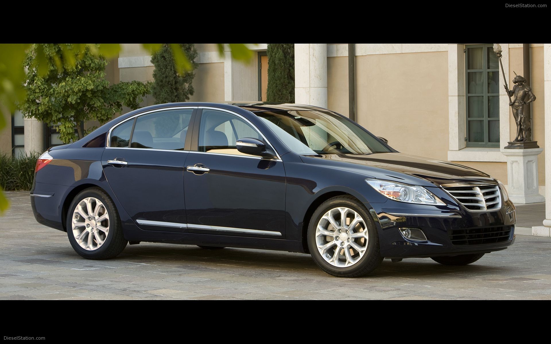 Hyundai Genesis Sedan Pictures