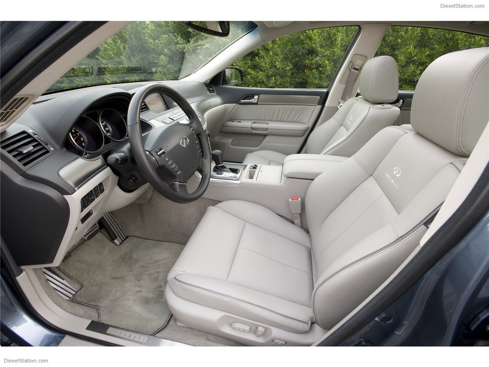 INFINITI M 2009