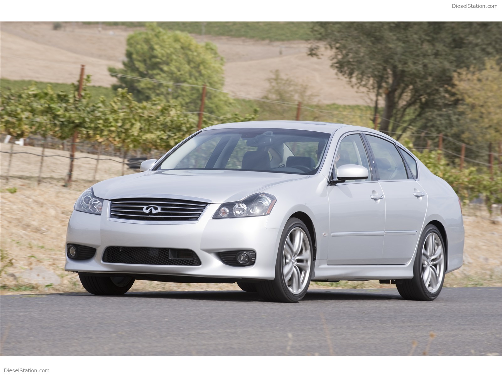 INFINITI M 2009