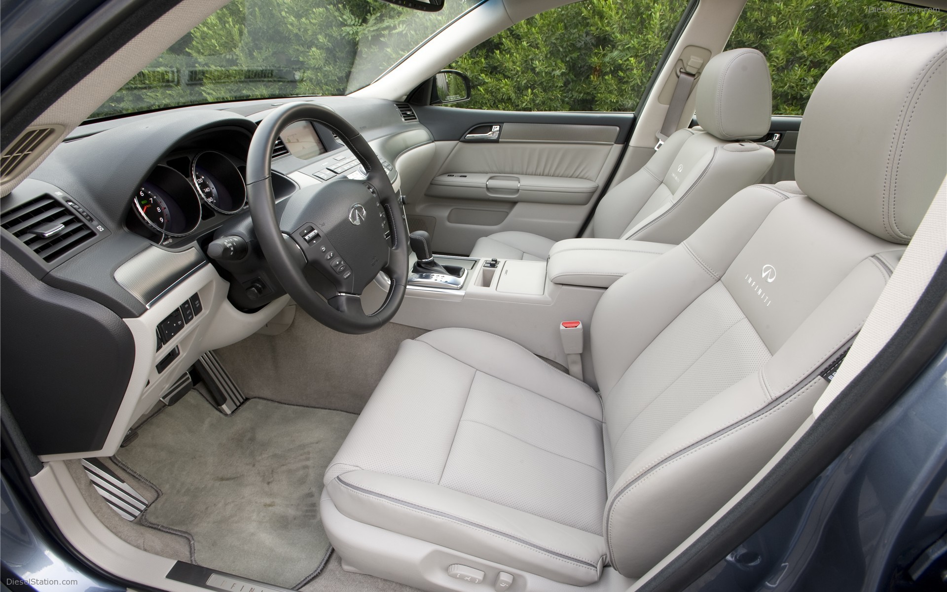 INFINITI M 2009