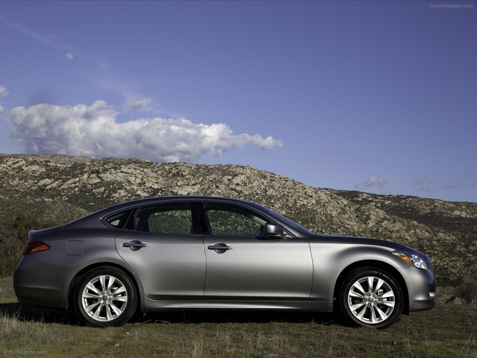Infiniti M 2012