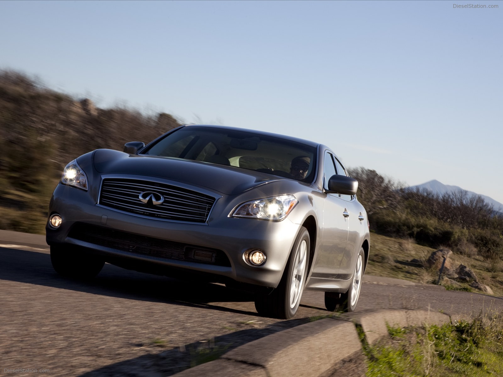 Infiniti M 2012