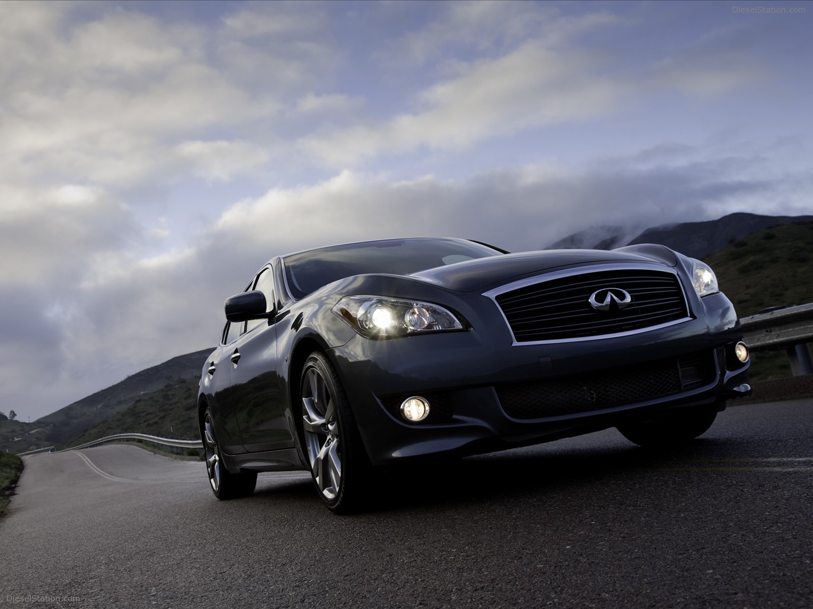 Infiniti M 2012