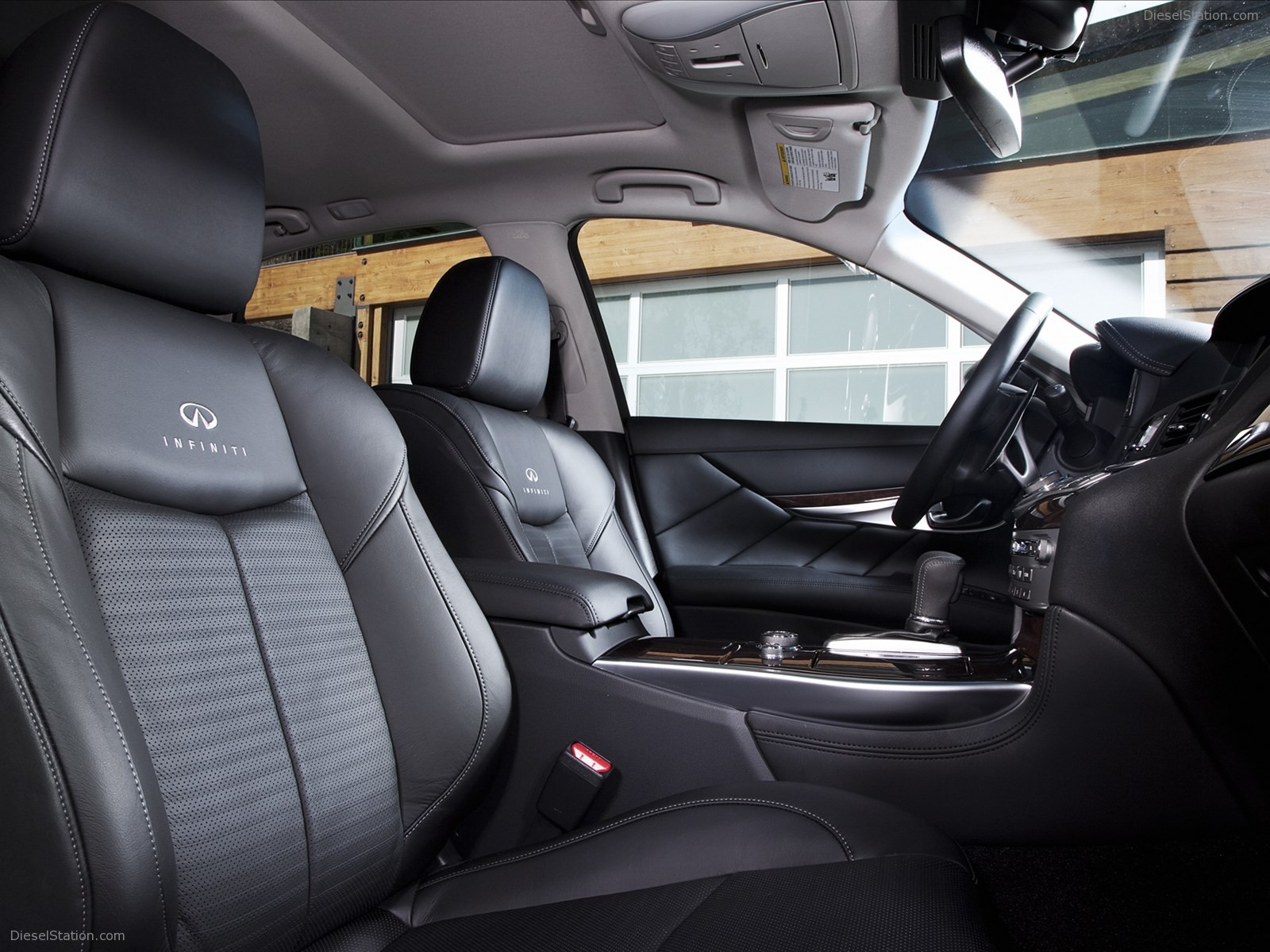 Infiniti M 2012