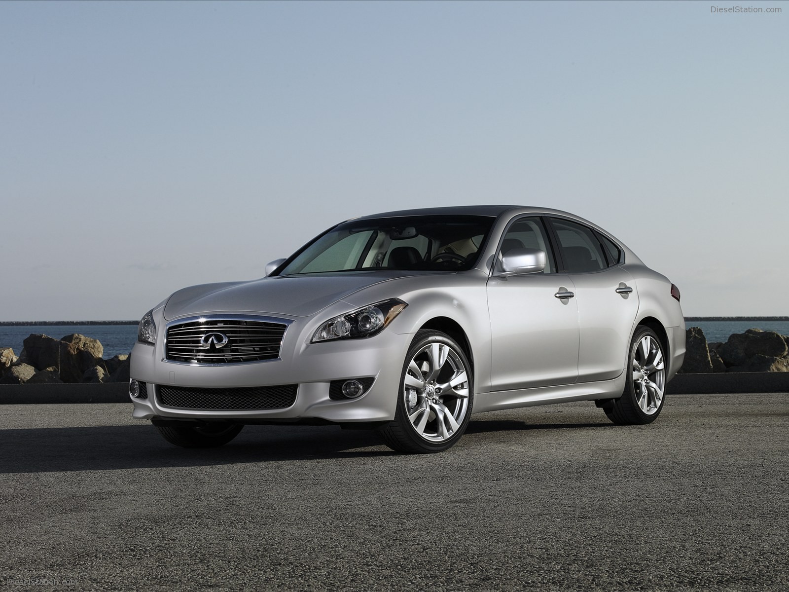 Infiniti M 2012