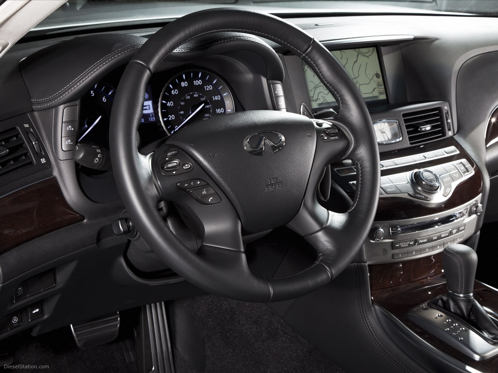 Infiniti M 2012