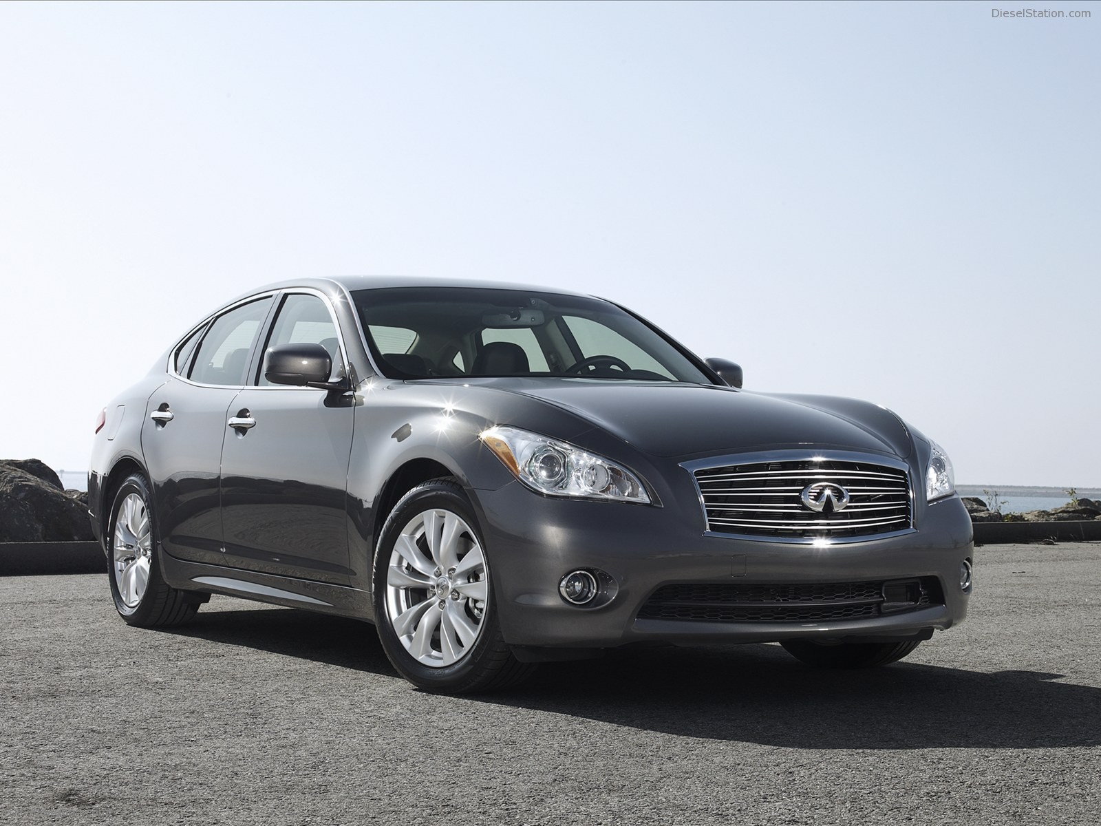 Infiniti M 2012