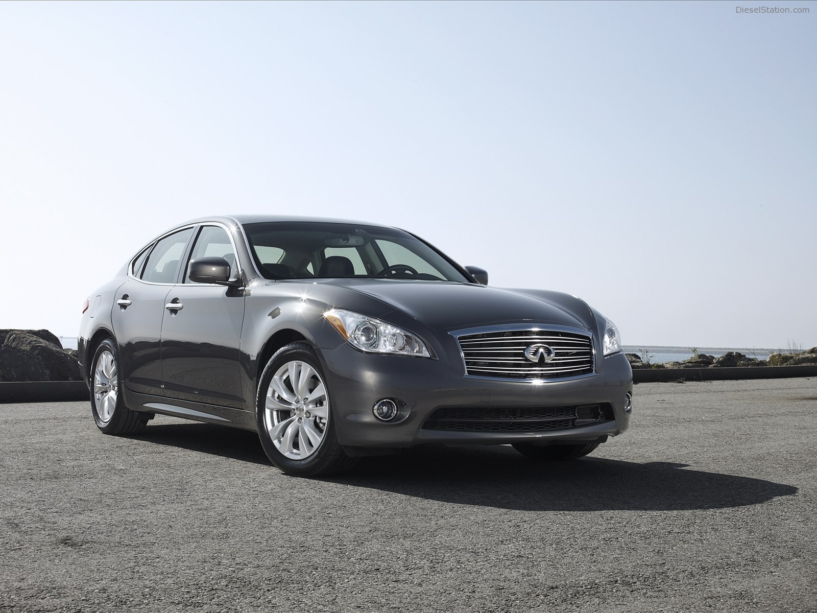 Infiniti M 2012