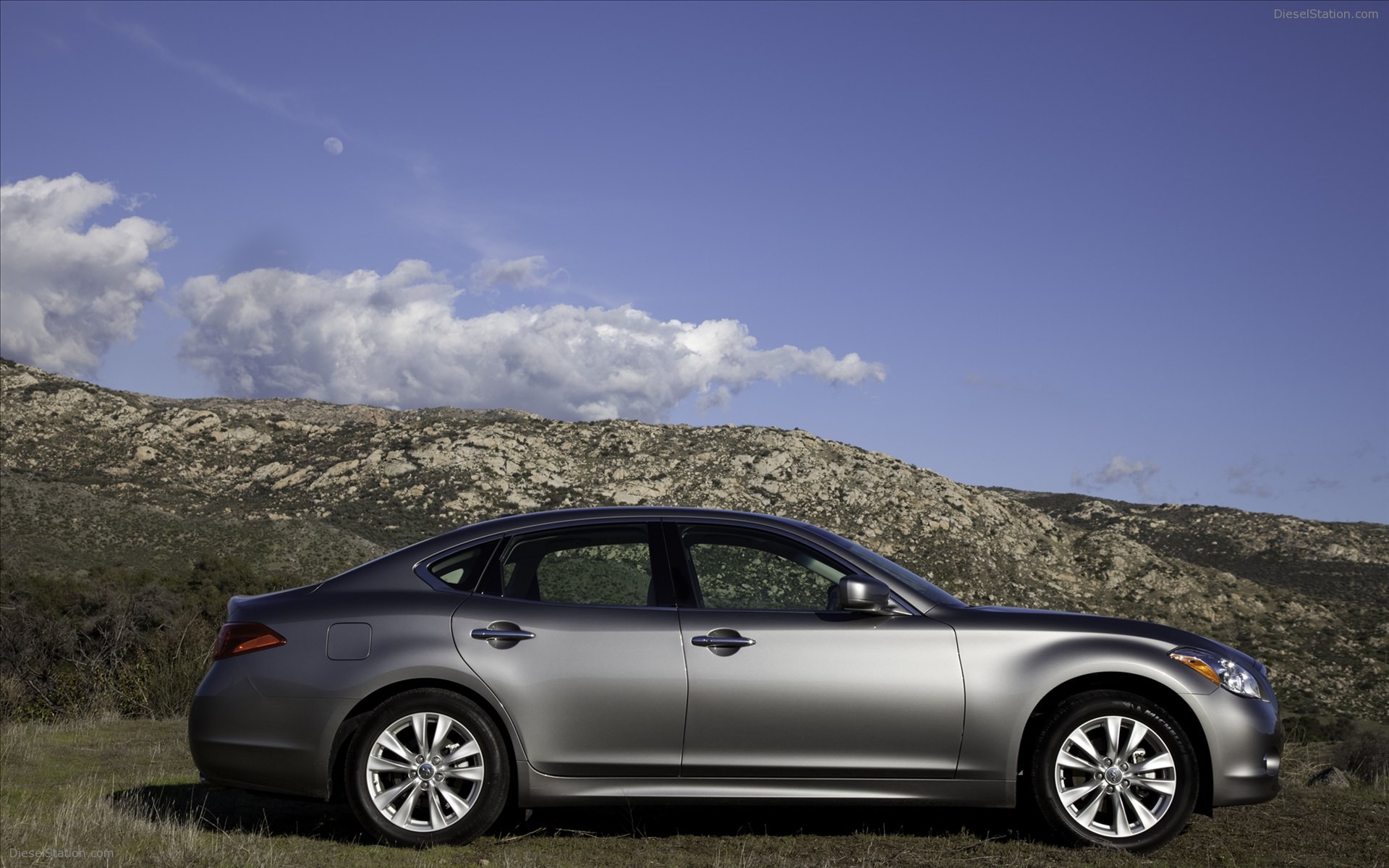 Infiniti M 2012