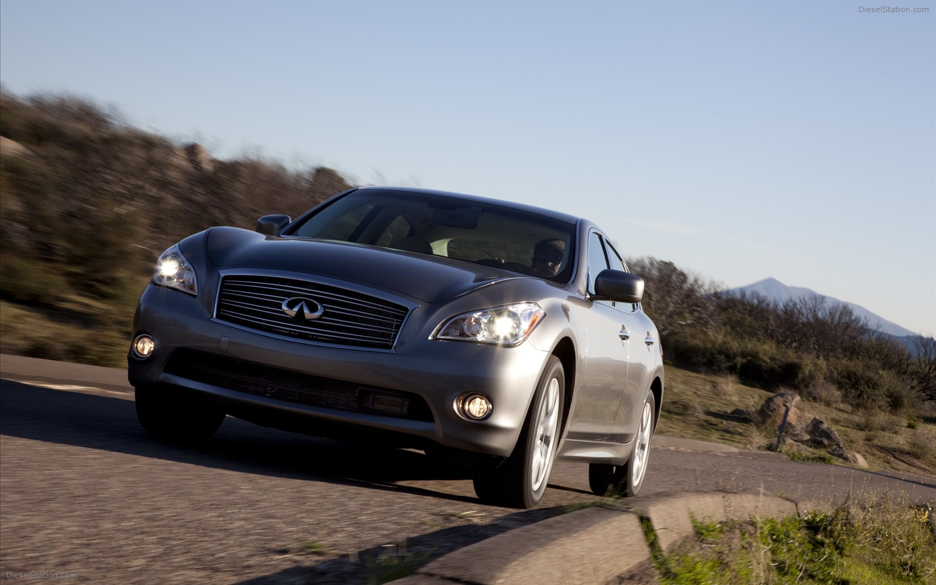 Infiniti M 2012
