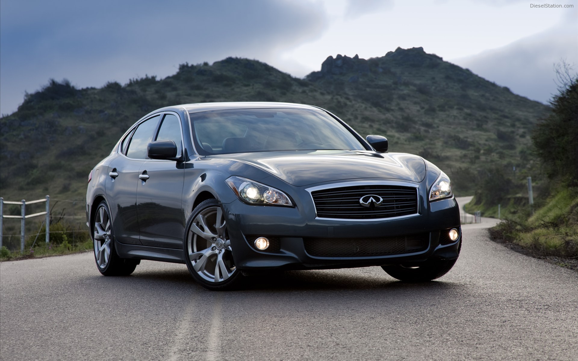 Infiniti M 2012