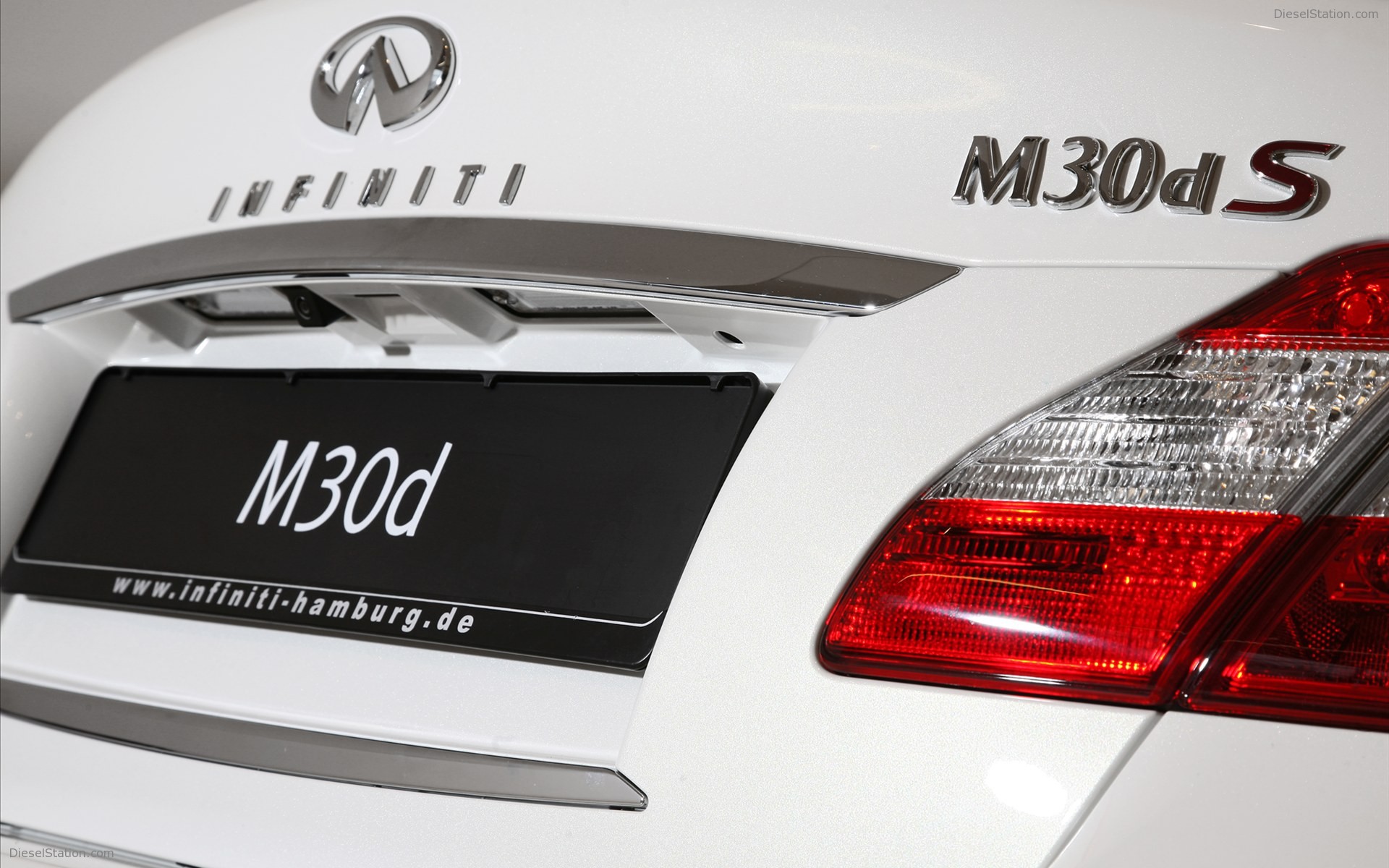 Infiniti M30d S 2011 - Schmidt Revolution