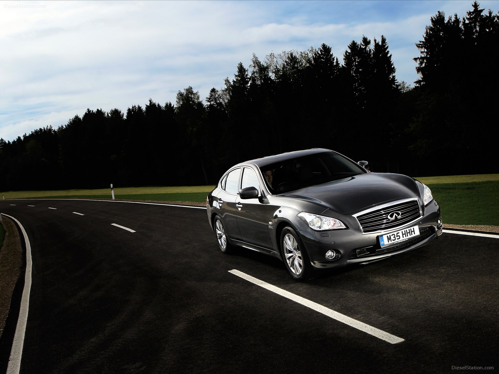 Infiniti M35h GT 2013