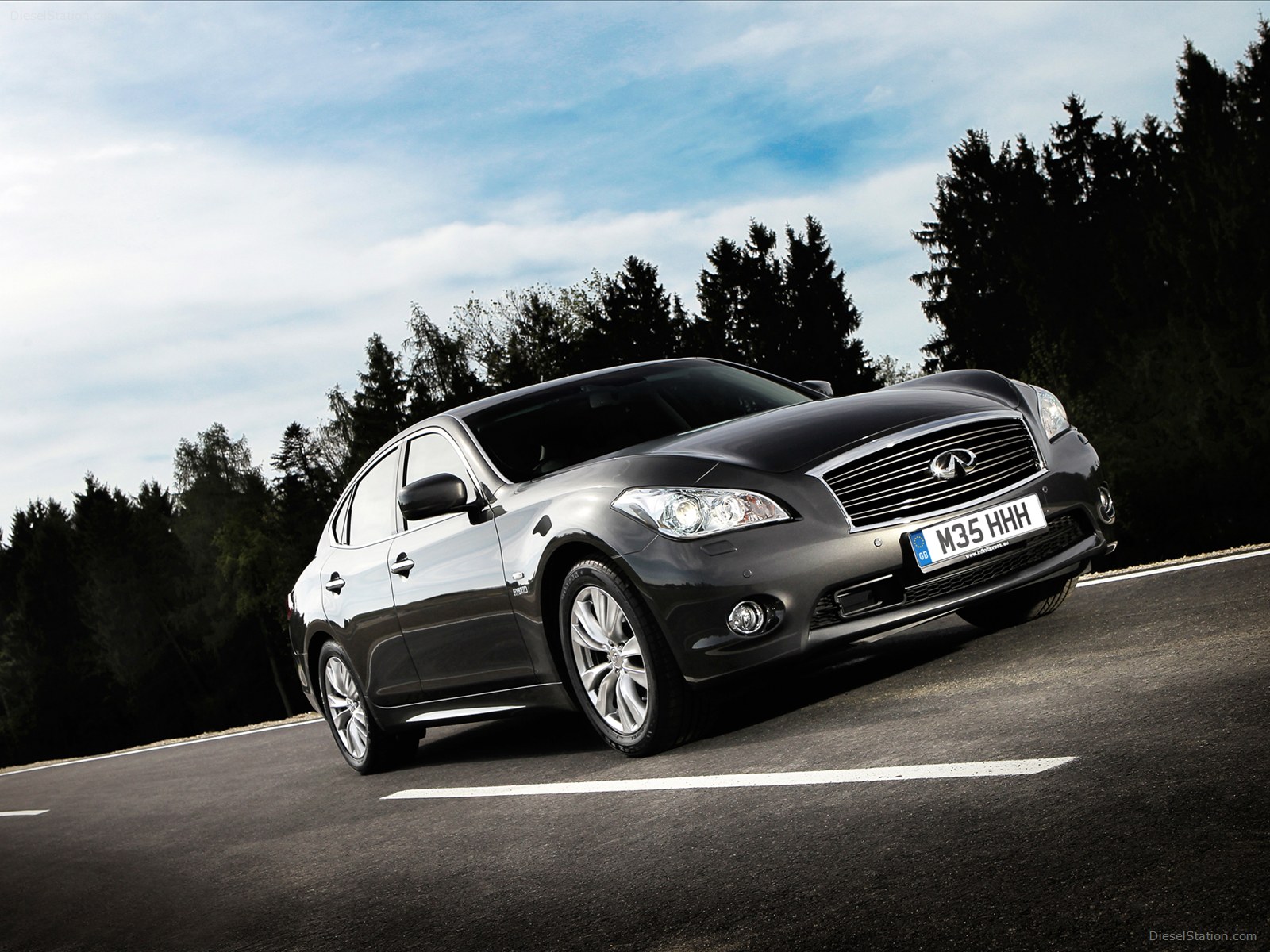 Infiniti M35h GT 2013