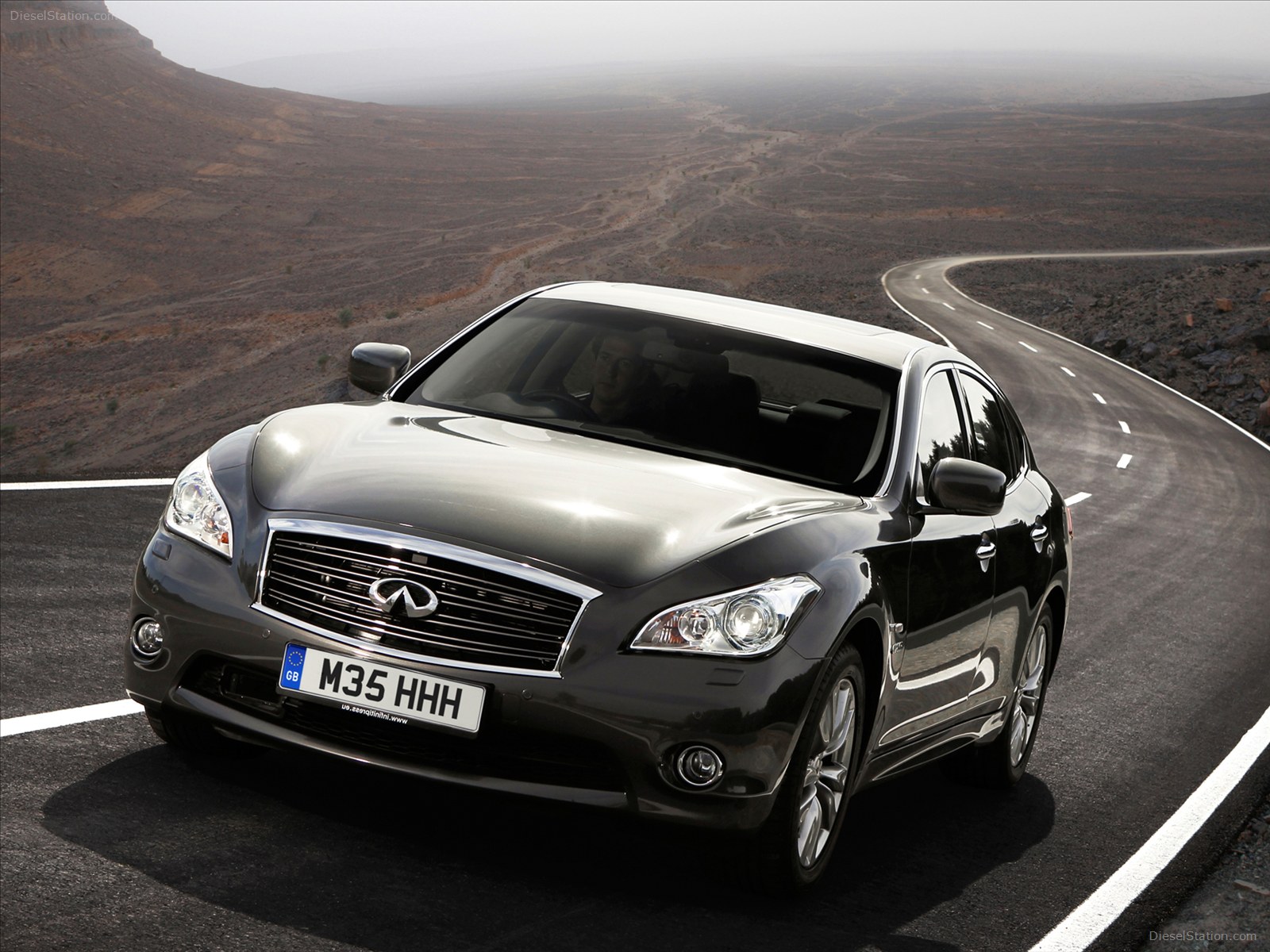Infiniti M35h GT 2013