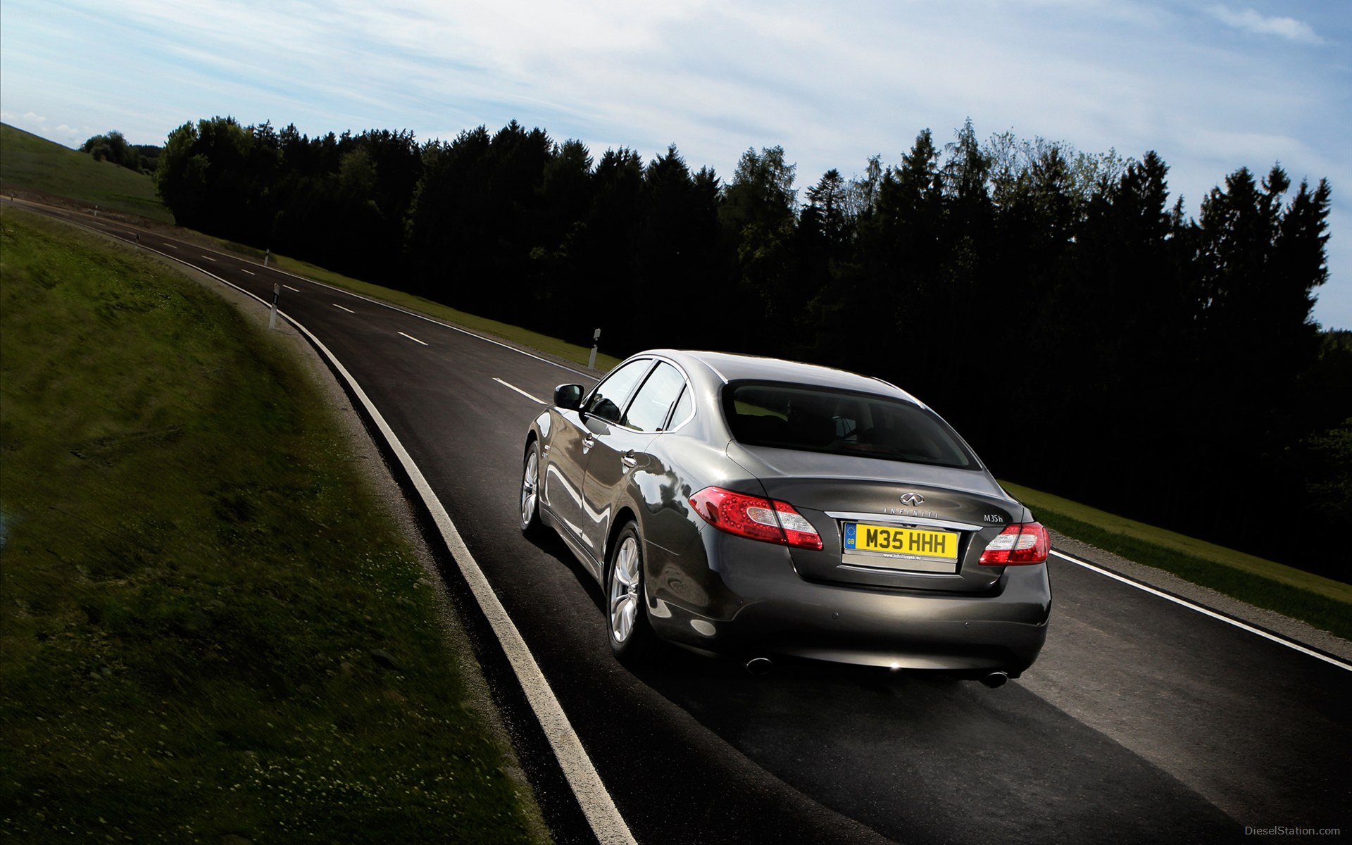 Infiniti M35h GT 2013