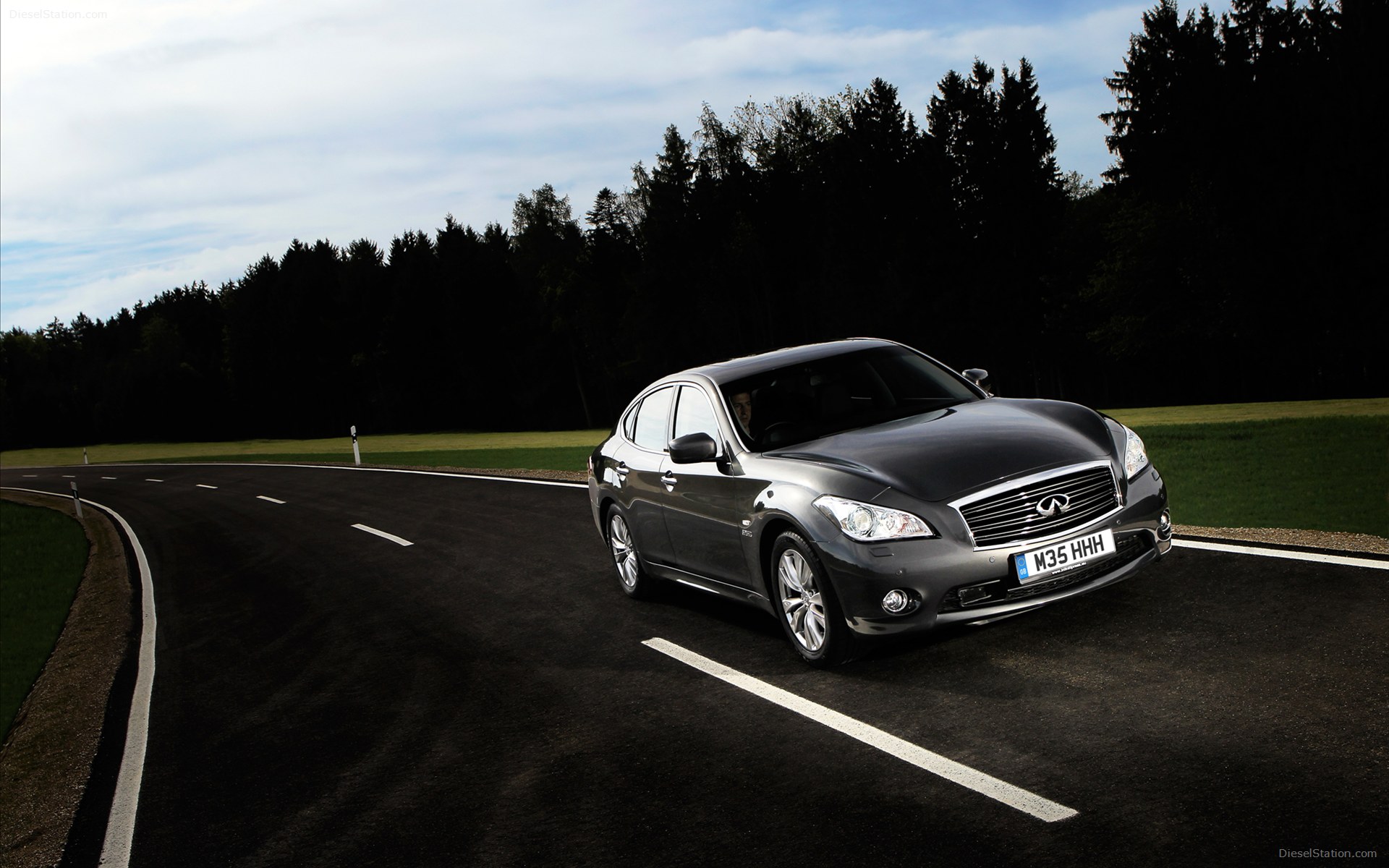 Infiniti M35h GT 2013