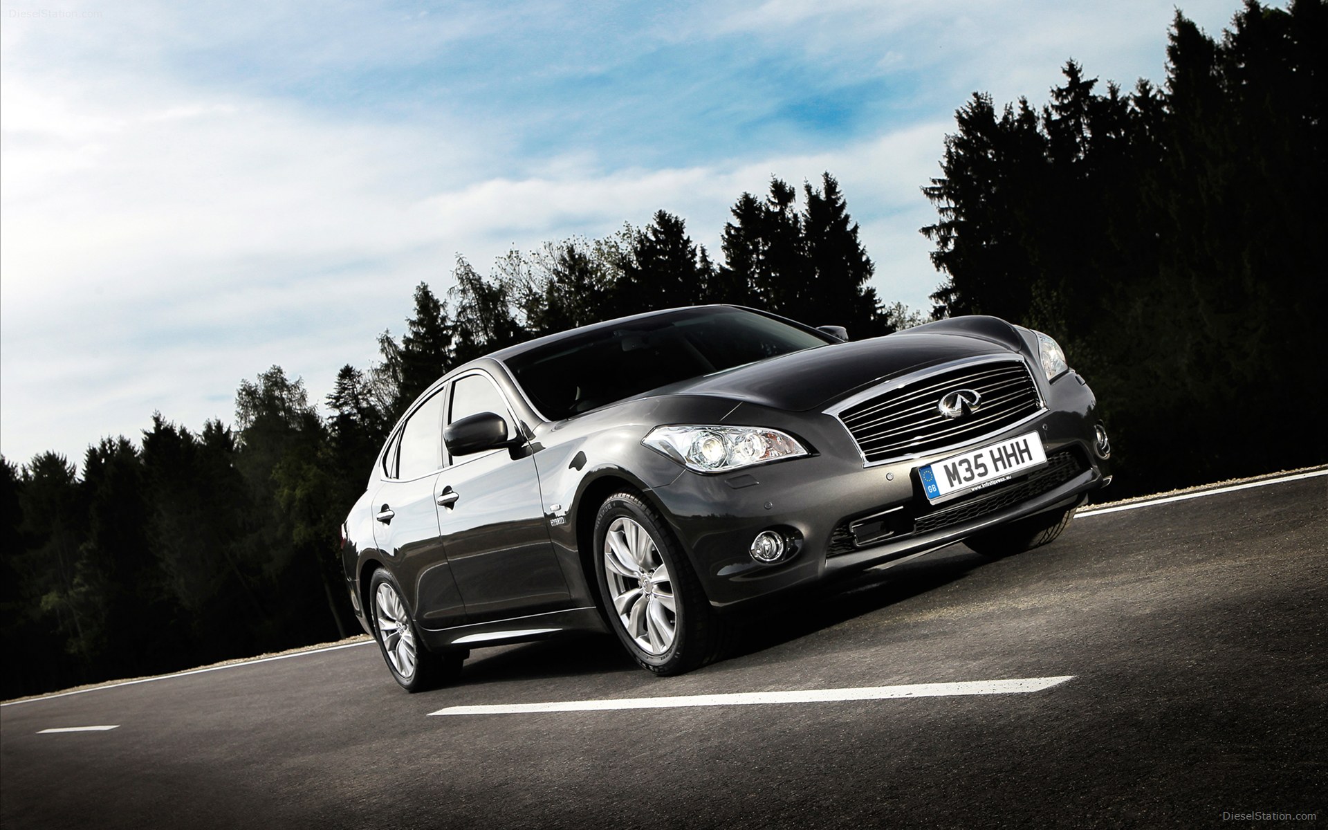 Infiniti M35h GT 2013