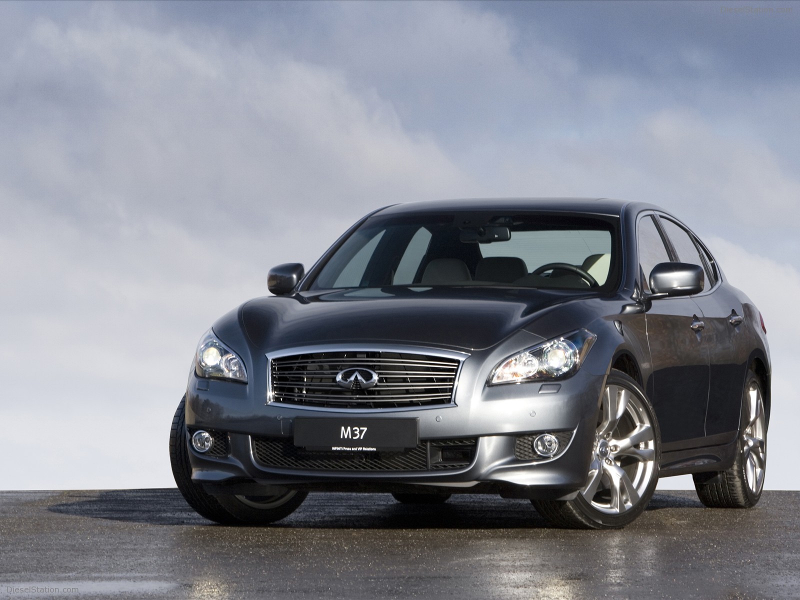 Infiniti M37S 2011