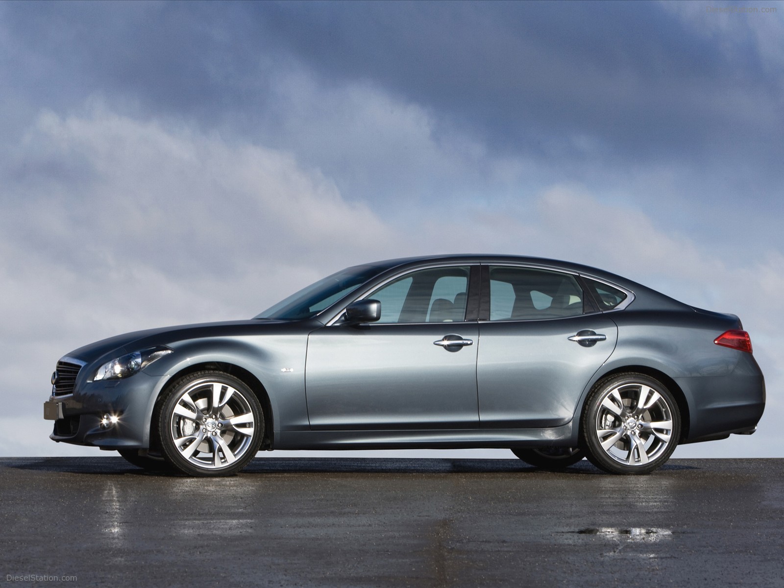 Infiniti M37S 2011