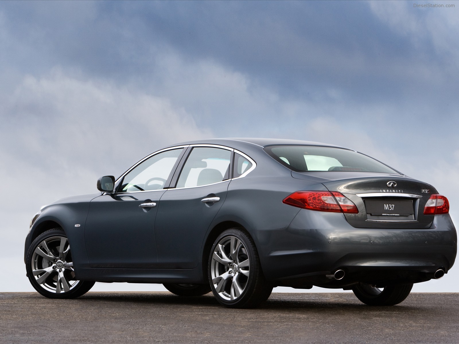 Infiniti M37S 2011
