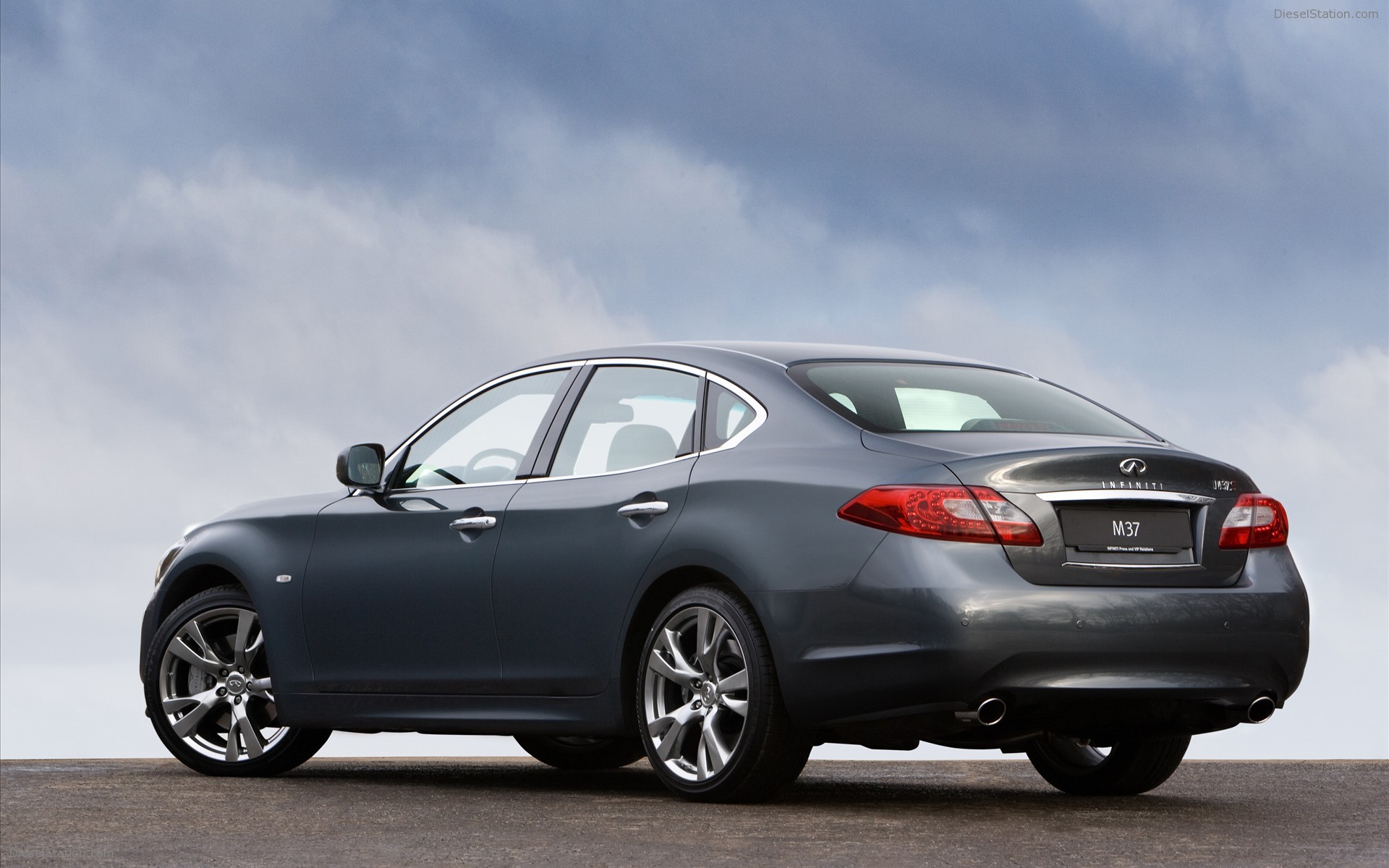 Infiniti M37S 2011
