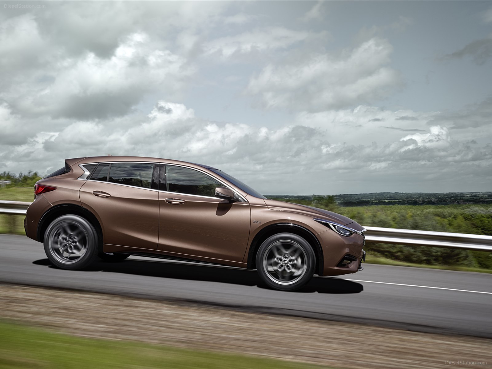 Infiniti Q30 2016