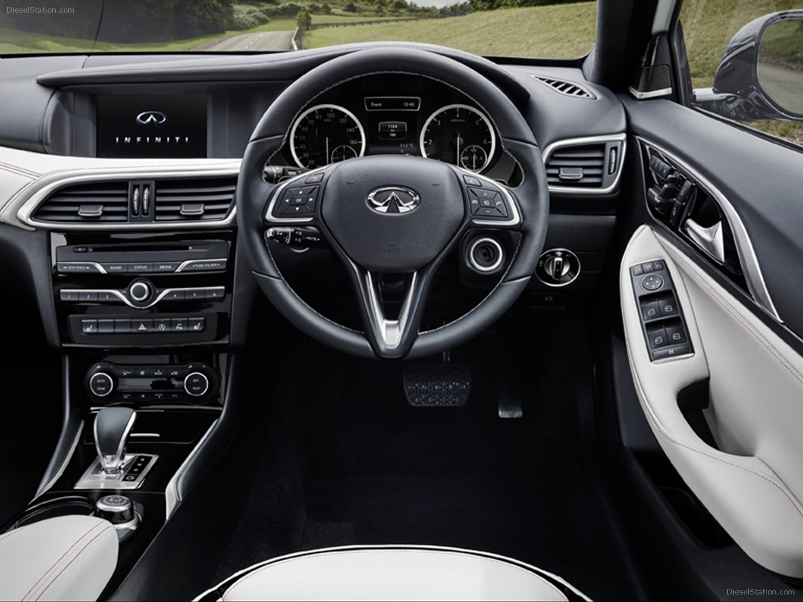 Infiniti Q30 2016