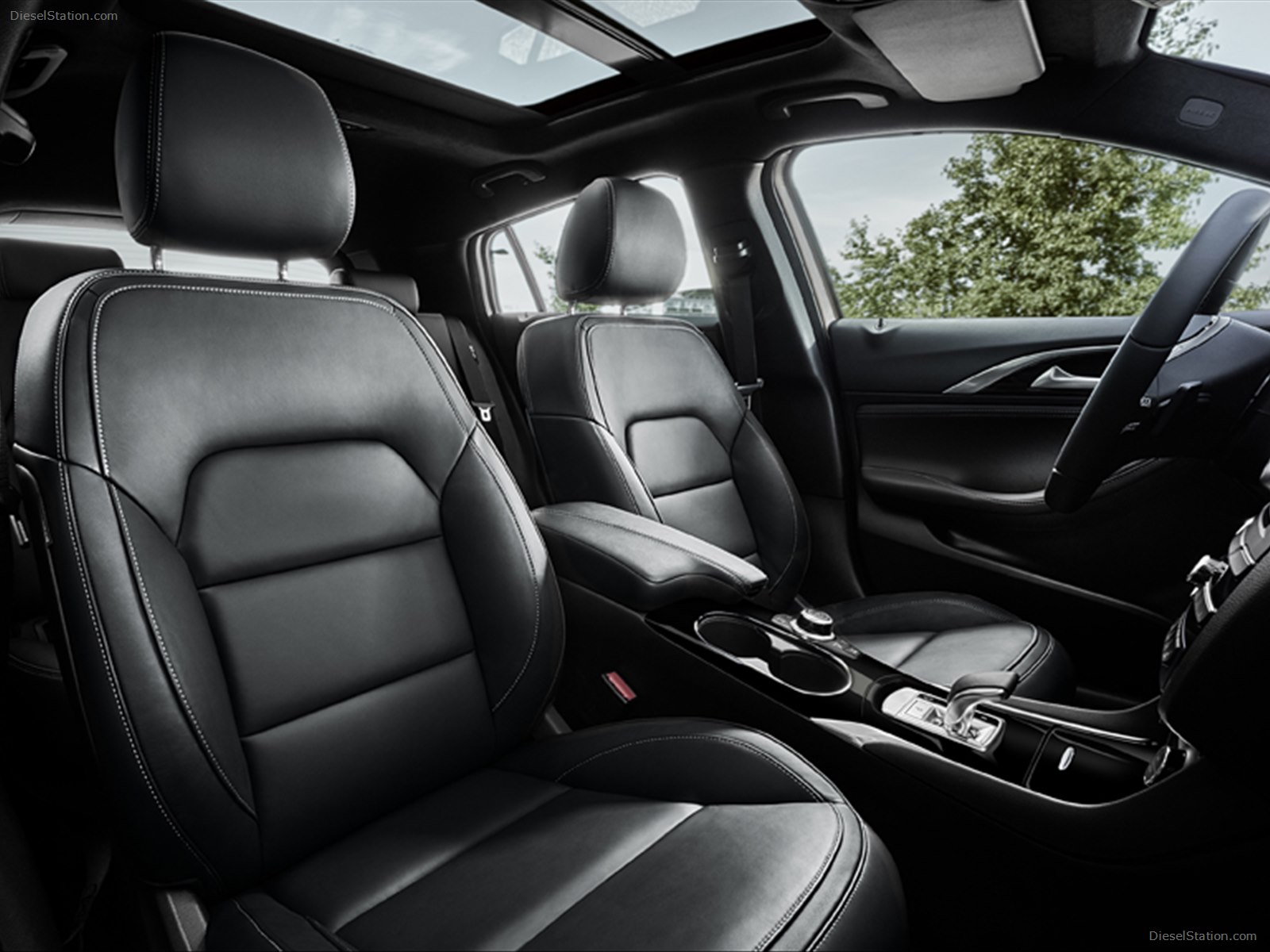 Infiniti Q30 2016