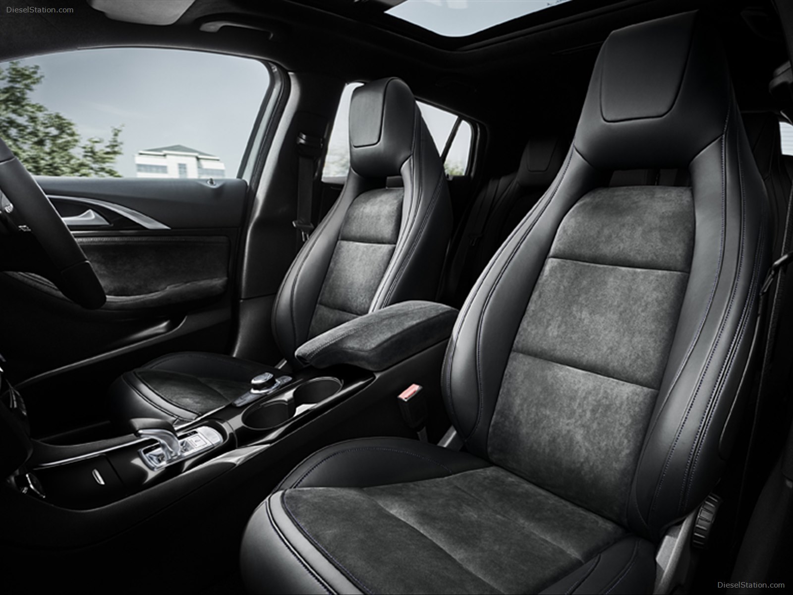 Infiniti Q30 2016
