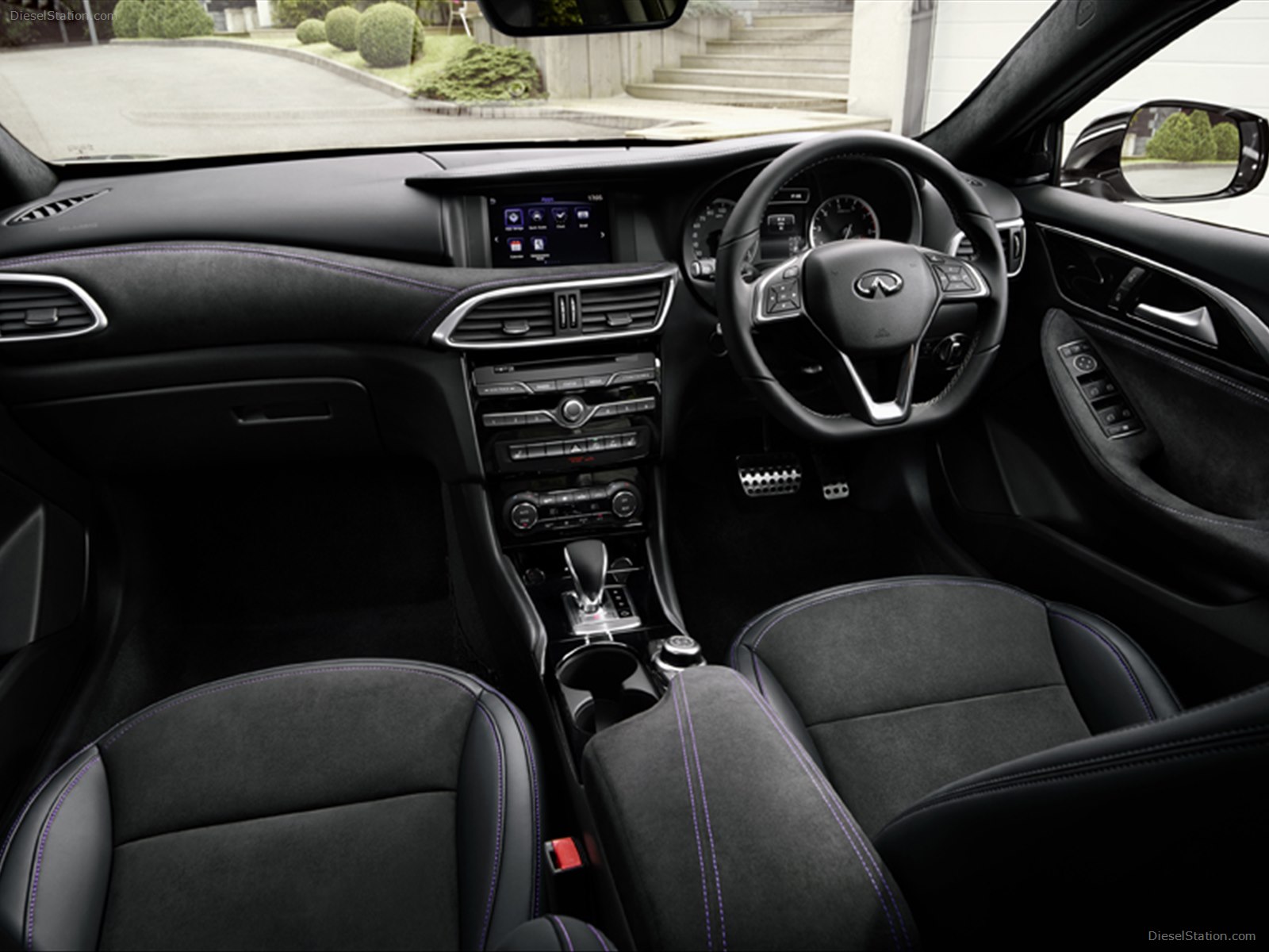 Infiniti Q30 2016