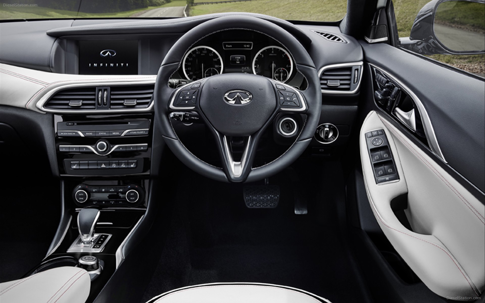 Infiniti Q30 2016