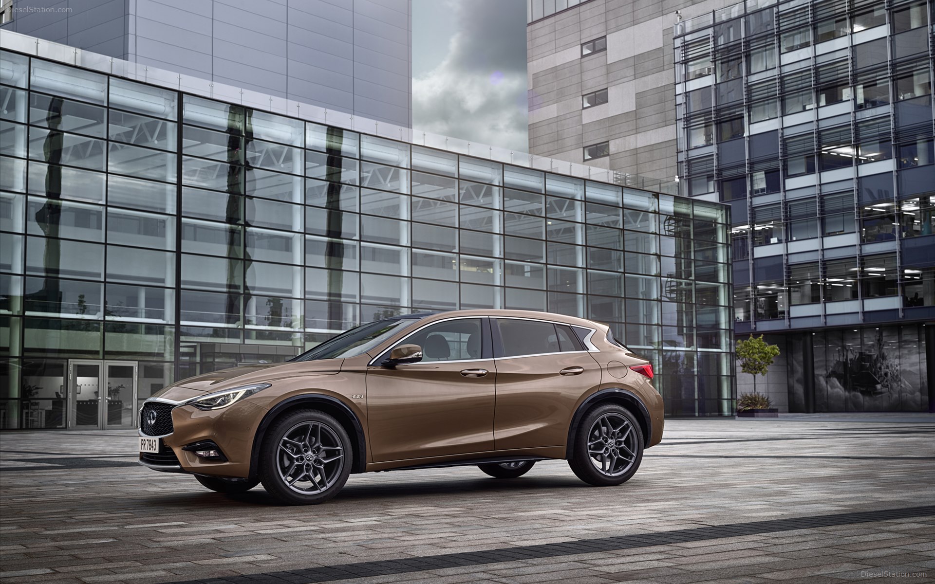 Infiniti Q30 2016