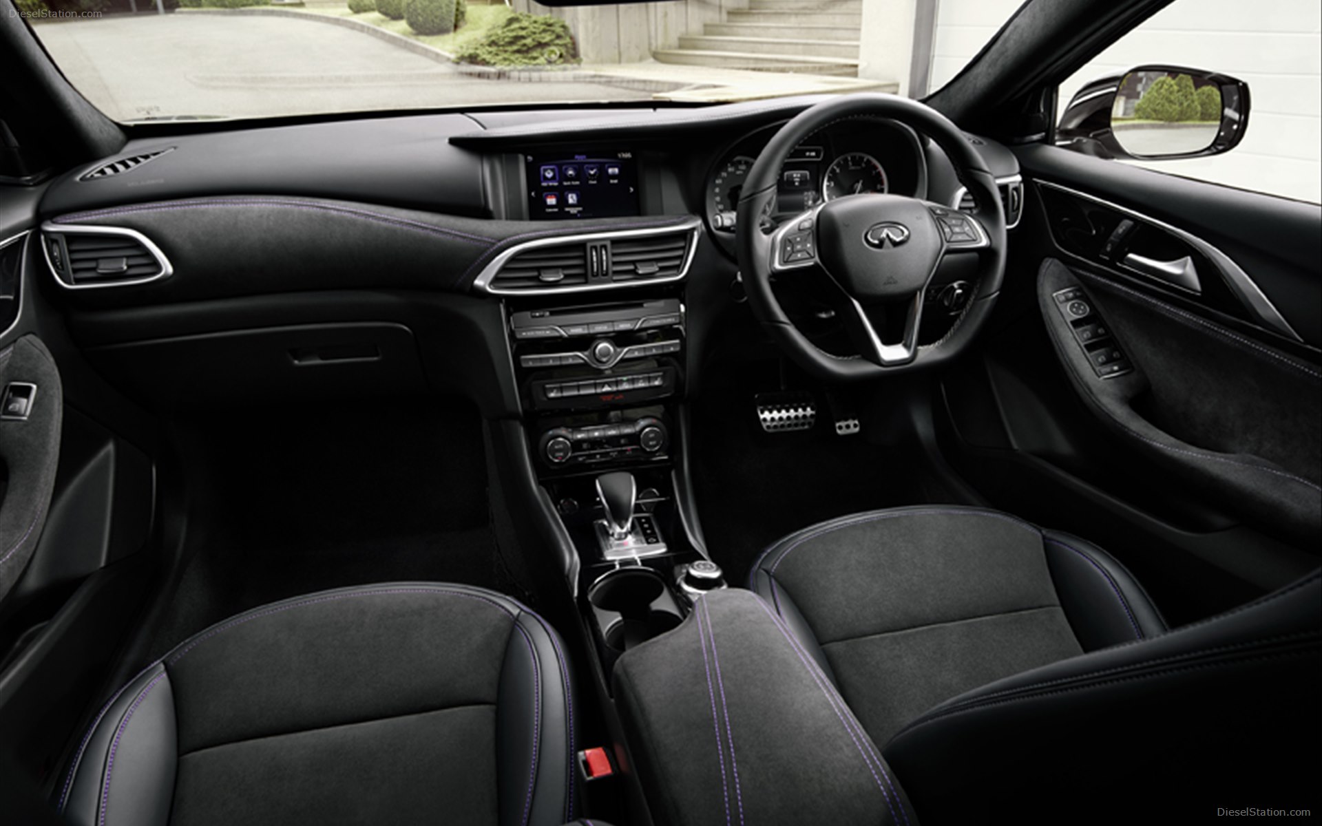 Infiniti Q30 2016