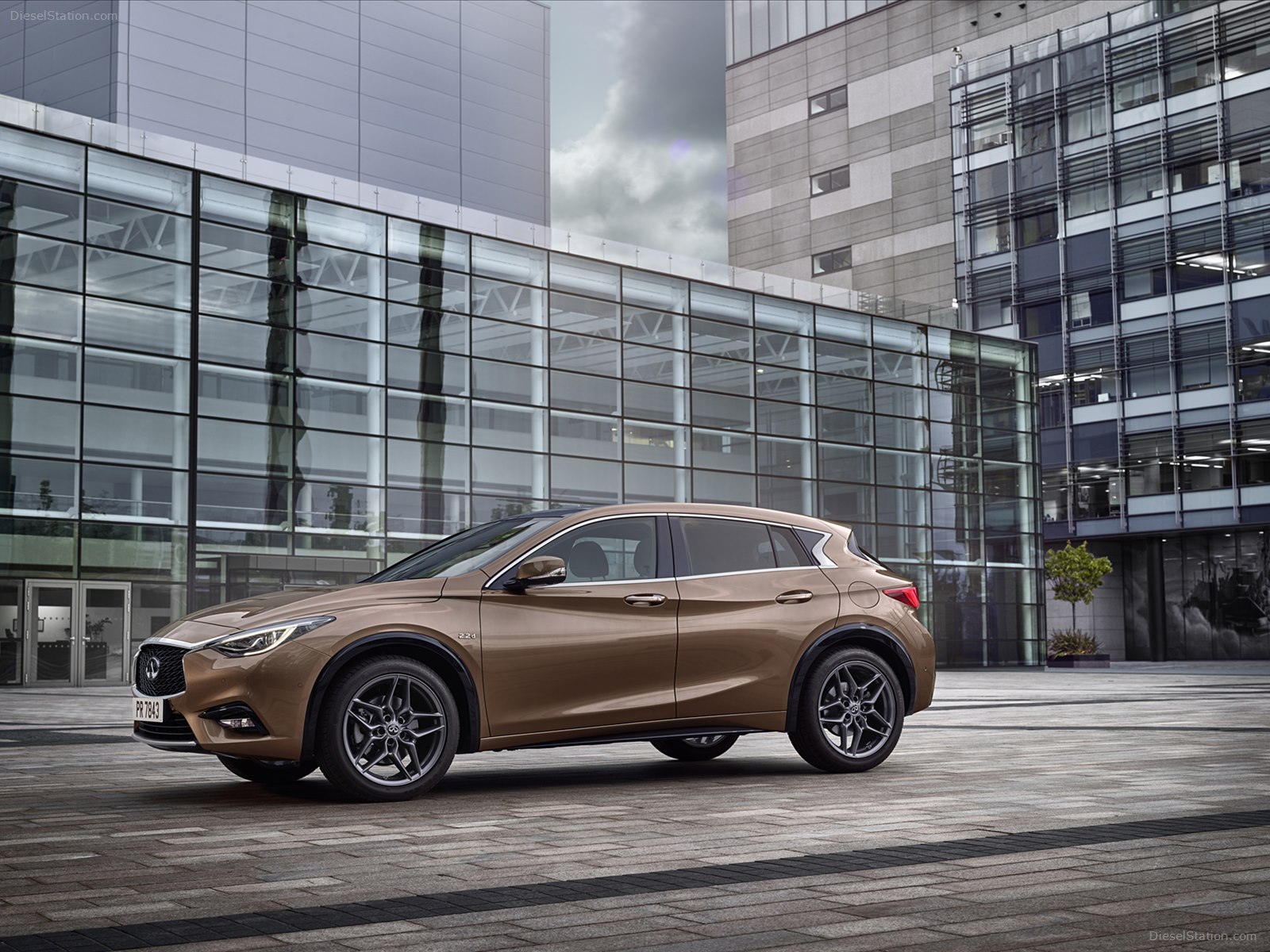 Infinit Q30 Active Compact 2016