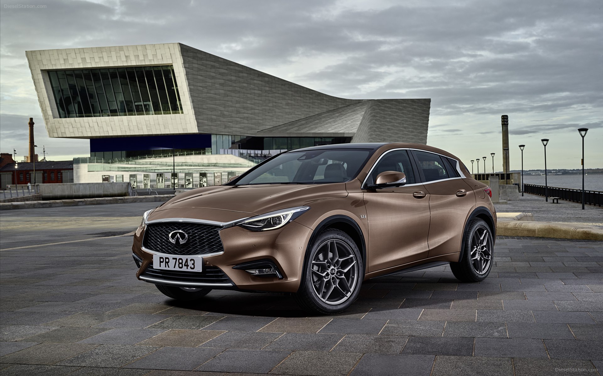 Infinit Q30 Active Compact 2016
