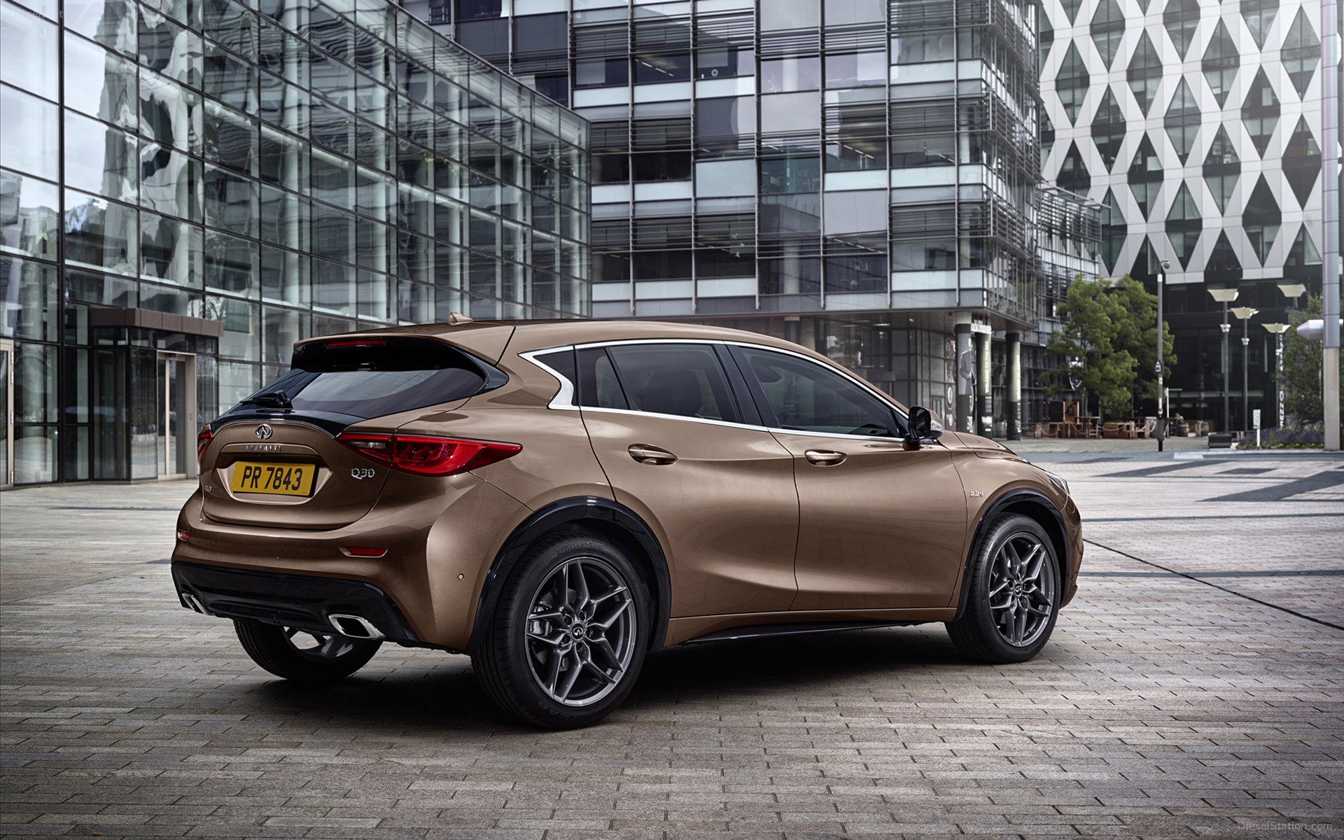 Infinit Q30 Active Compact 2016