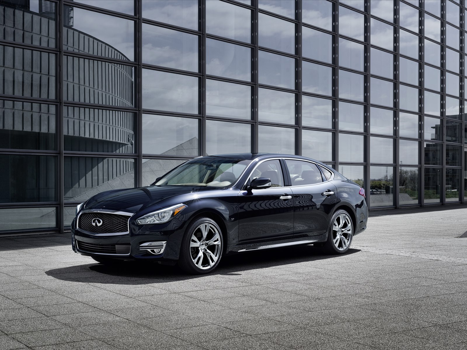 Infiniti Q70 2015