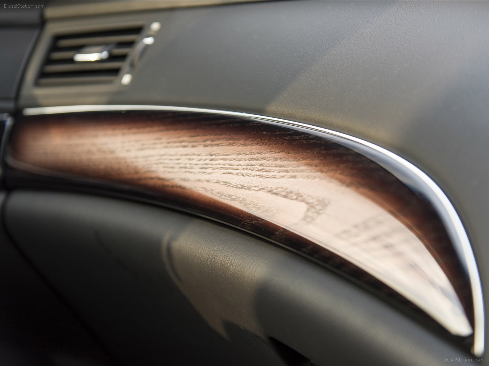 Infiniti Q70 2015