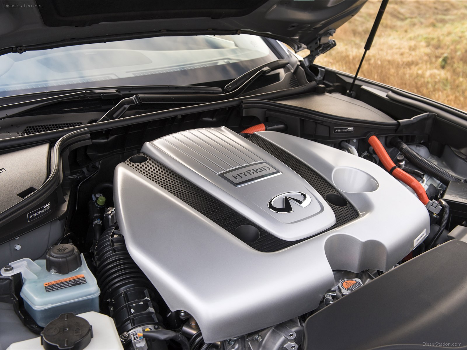 Infiniti Q70 2015