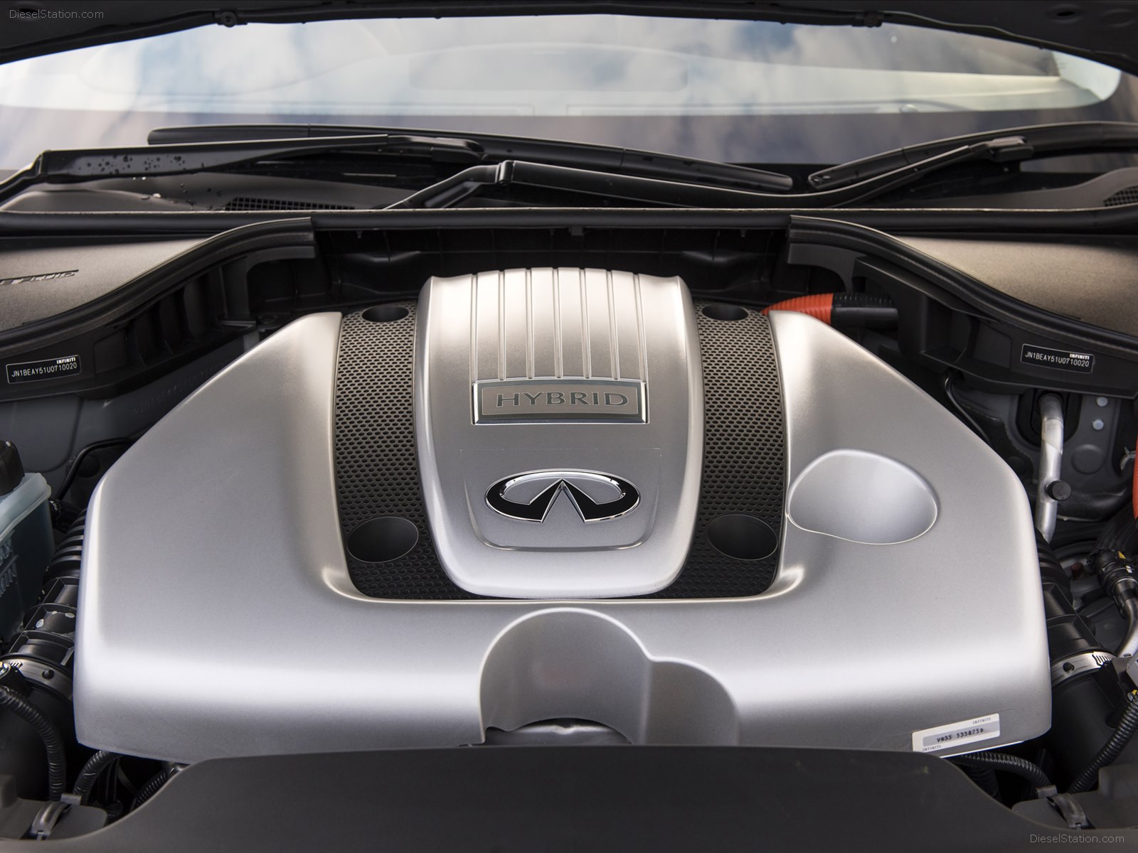 Infiniti Q70 2015