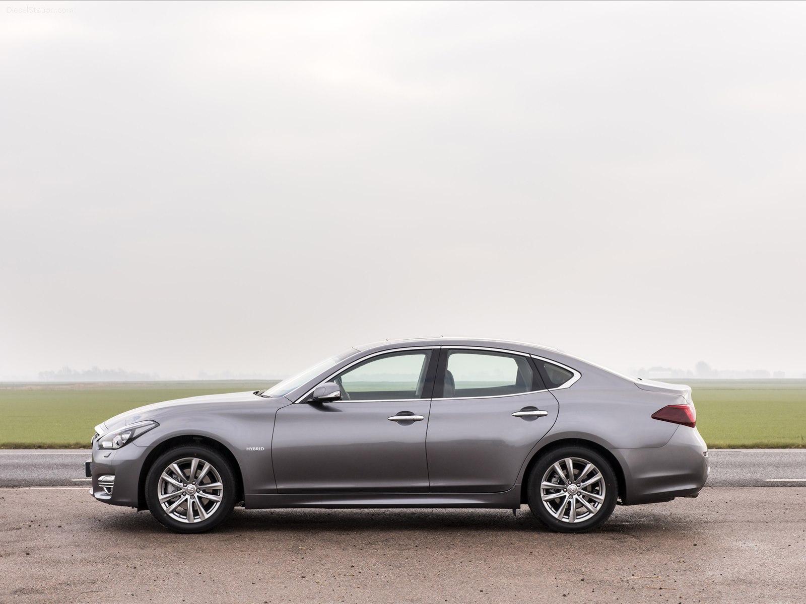 Infiniti Q70 2015