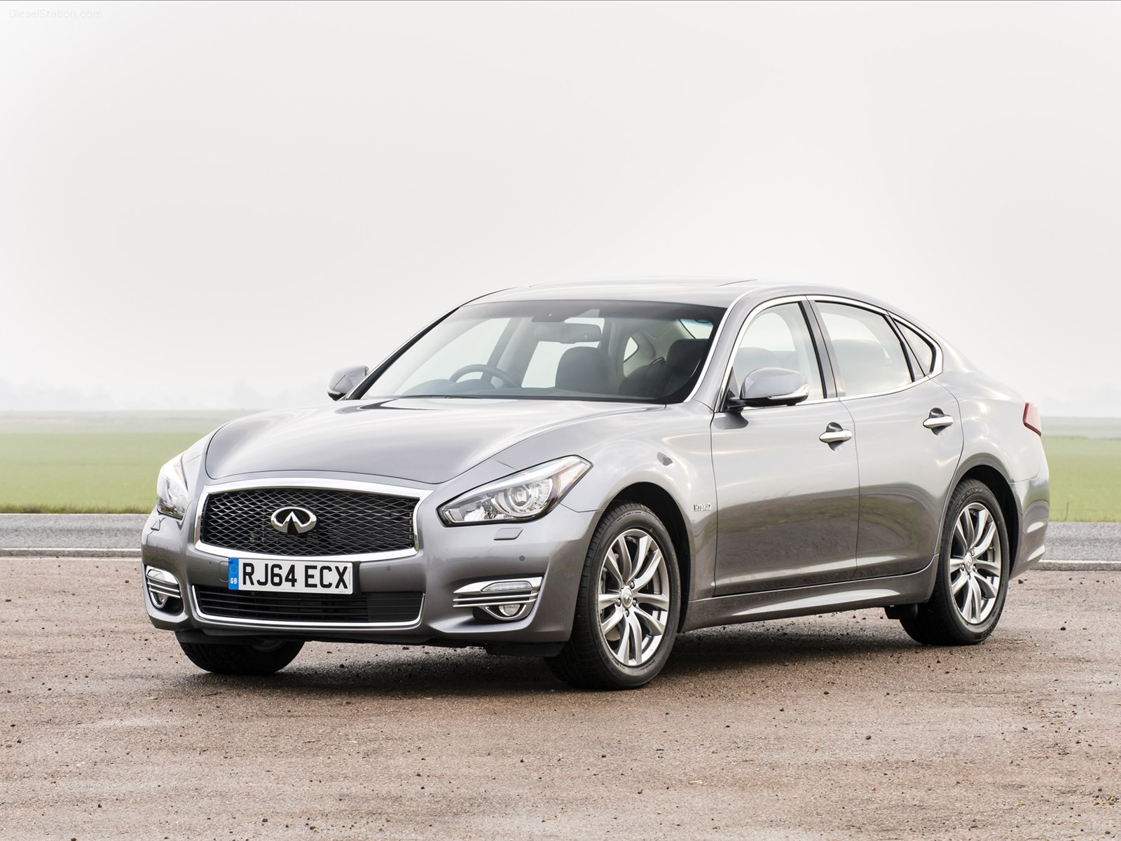 Infiniti Q70 2015