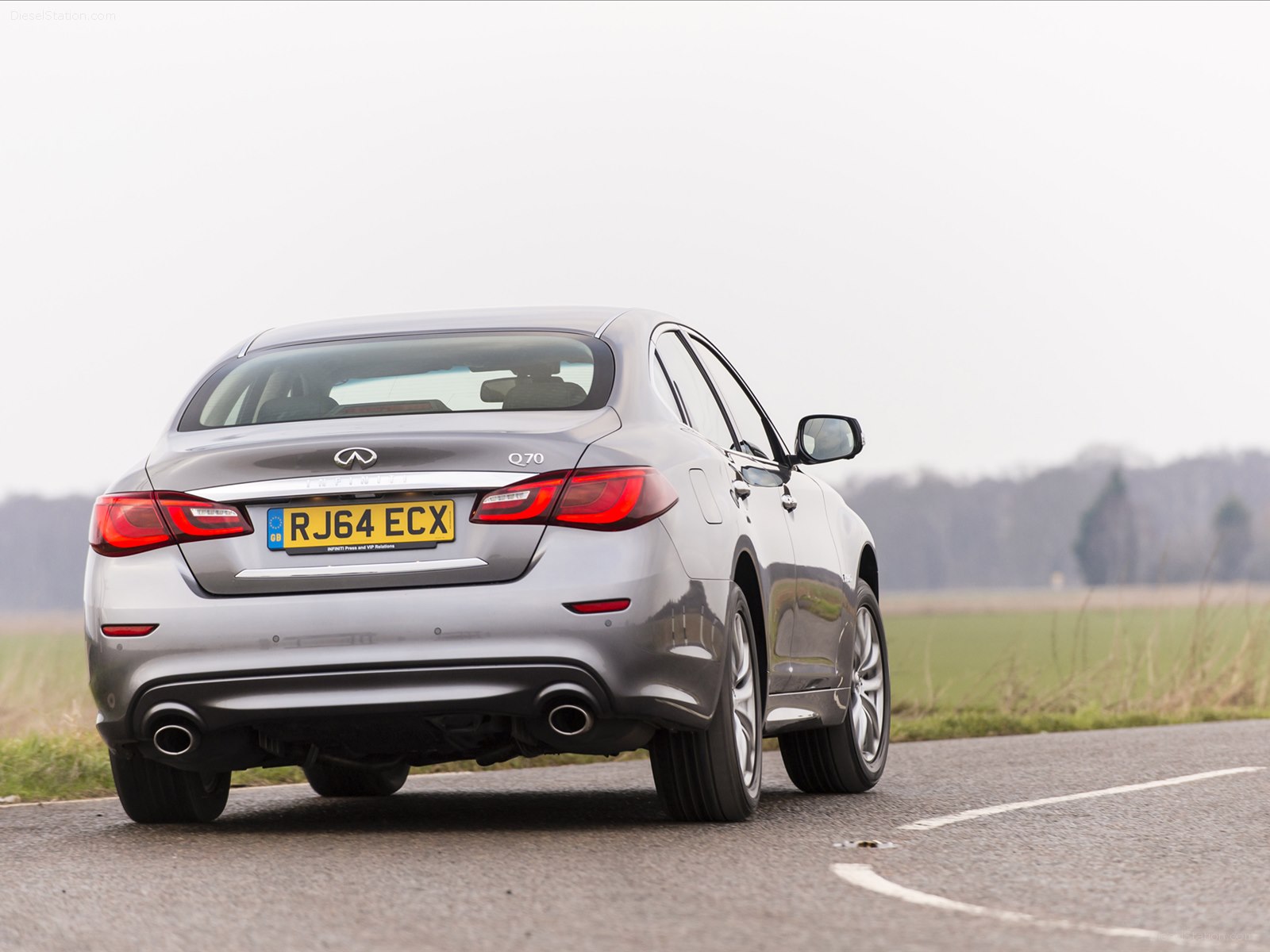 Infiniti Q70 2015