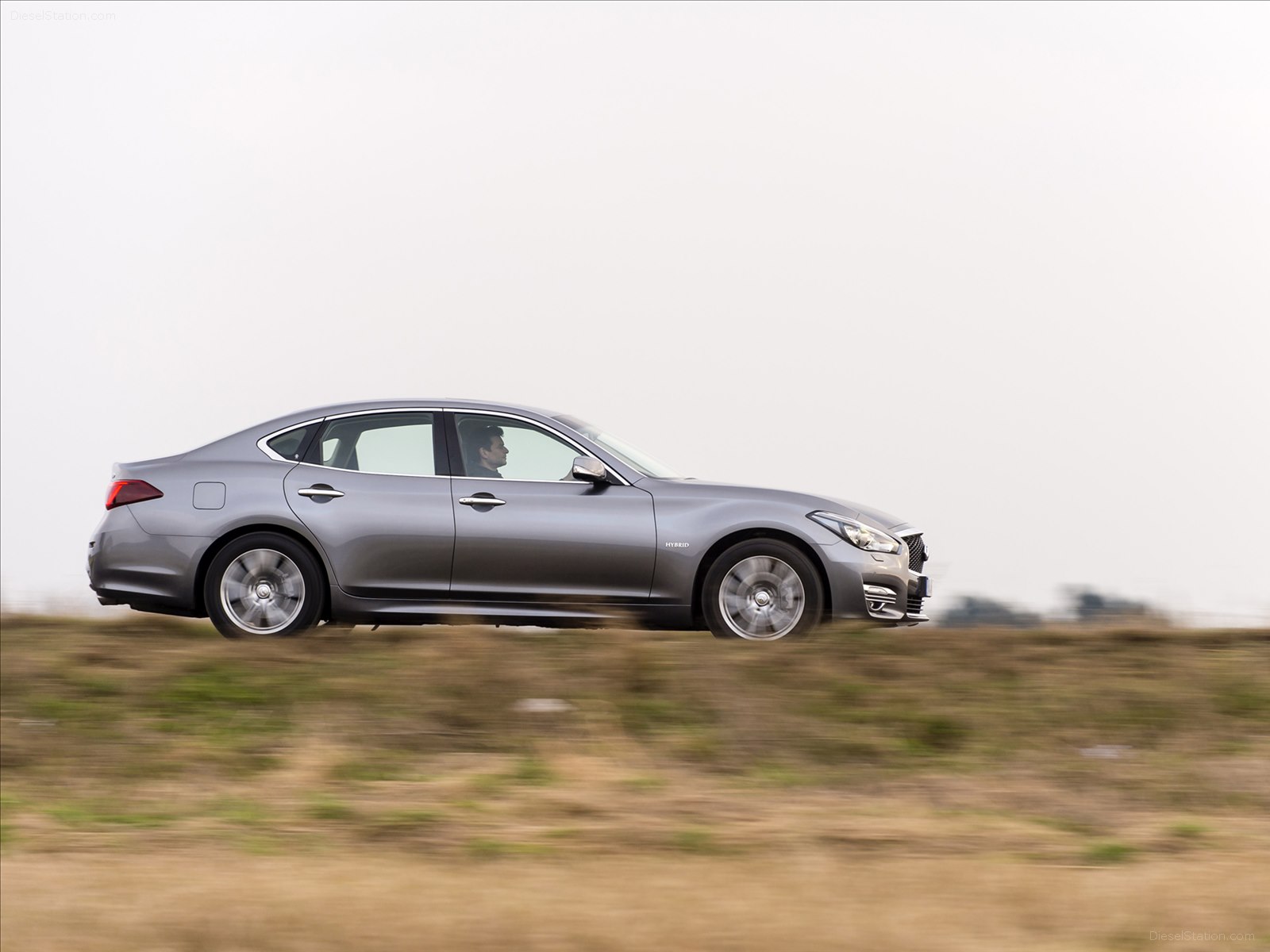 Infiniti Q70 2015
