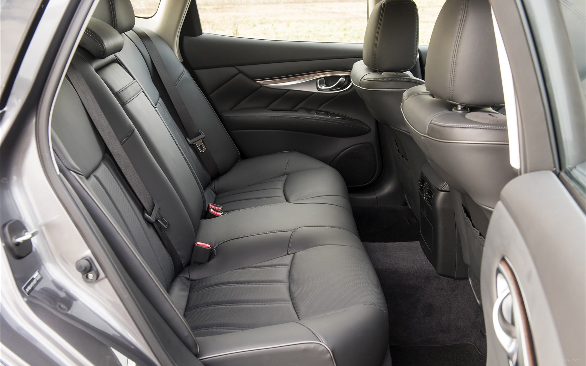Infiniti Q70 2015