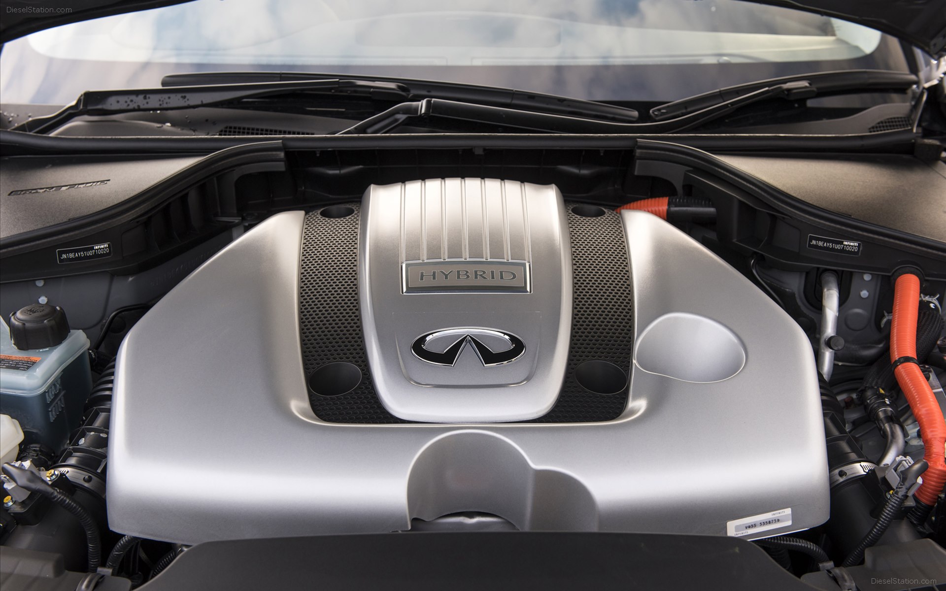 Infiniti Q70 2015