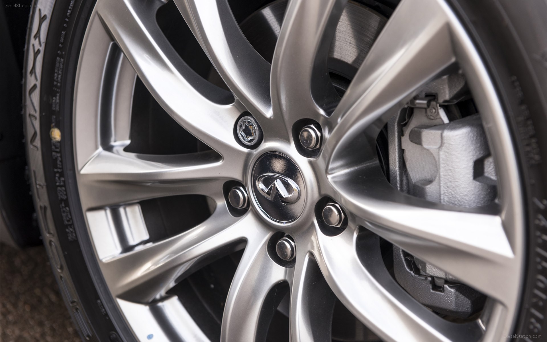 Infiniti Q70 2015